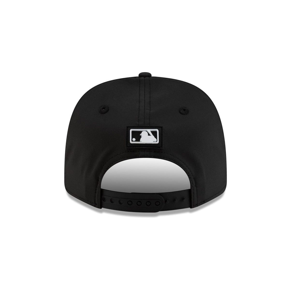 Chicago Cubs 2026 Clubhouse Black & White Split Panel 9SEVENTY Stretch-Snap Hat